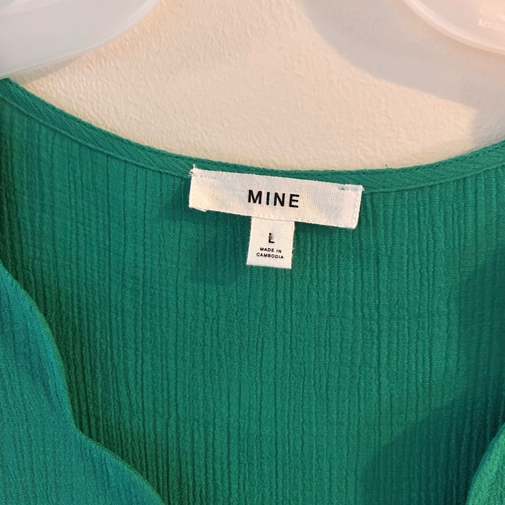 mine Emerald Scalloped V-Neck Flutter Sleeve Top - Picture 2 of 5